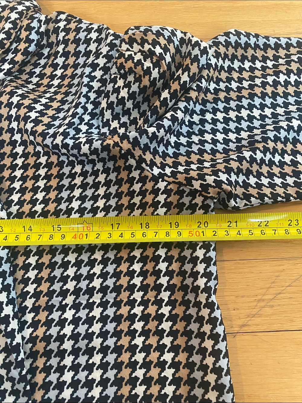 Ann Taylor Black, White, Grey and Tan Houndstooth Tie-Neck Blouse - Picture 6 of 8